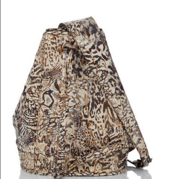 🔹️BRAHMIN🔹 ALLIE Evolved Melbourne Sling Backpack Leather Drawstrin NWT!! ✨️🤎 - Picture 3 of 9